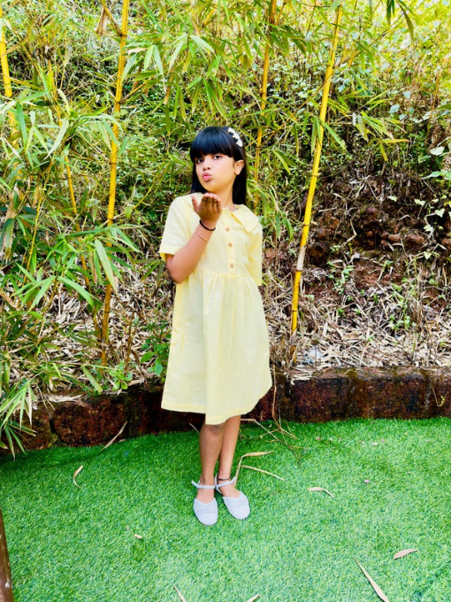 LOOSE-FIT LINEN DRESS