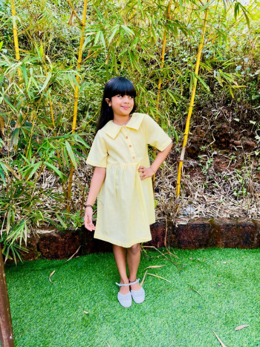 LOOSE-FIT LINEN DRESS