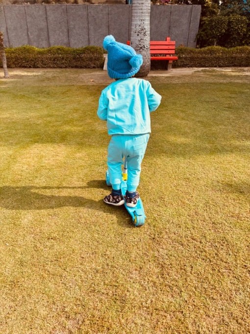 2-PIECE SWEATSHIRT AND JOGGERS SET